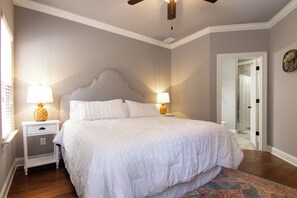 3 habitaciones, tabla de planchar con plancha y cuna de viaje 