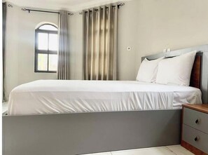 3 habitaciones y ropa de cama