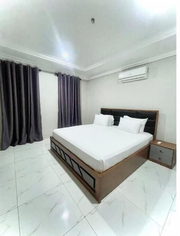 3 bedrooms, bed sheets