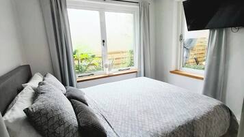 2 bedrooms, iron/ironing board, WiFi, bed sheets