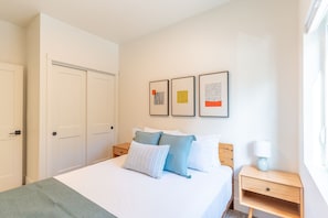 8 bedrooms, iron/ironing board, WiFi, bed sheets
