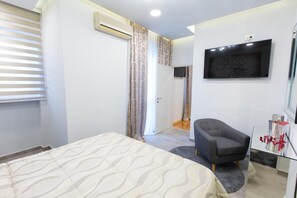 Apartment, 2 Bedrooms, Balcony, City View | Room amenity