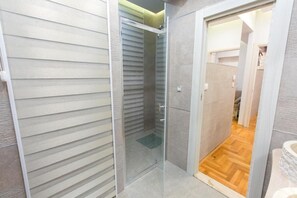 Departamento, 2 habitaciones, balcón, vista a la ciudad | Baño