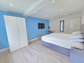 5 chambres, fer et planche à repasser, Wi-Fi, literie fournie