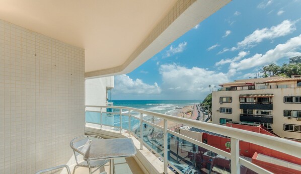 Basic Apartment | Outdoor dining