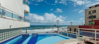 Apt w/ Balcony & View, Steps From the sea Opr0303