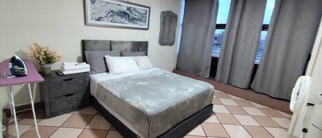 2 bedrooms, iron/ironing board, internet, bed sheets