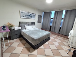 2 bedrooms, iron/ironing board, internet, bed sheets