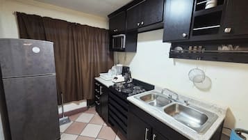 Microwave, oven, stovetop, dishwasher