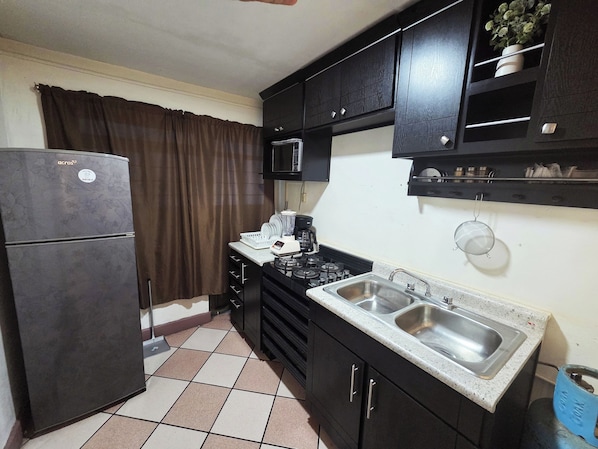 Microwave, oven, stovetop, dishwasher
