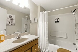 Handtücher, Seife, Shampoo, Toilettenpapier