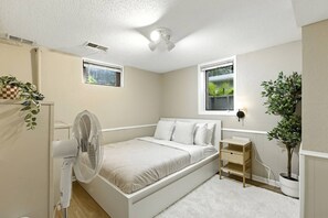 2 bedrooms, WiFi, bed sheets