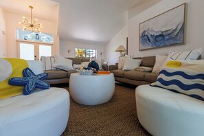 تلفزيون ذكي، مدفأة، ألعاب فيديو، كُتُب