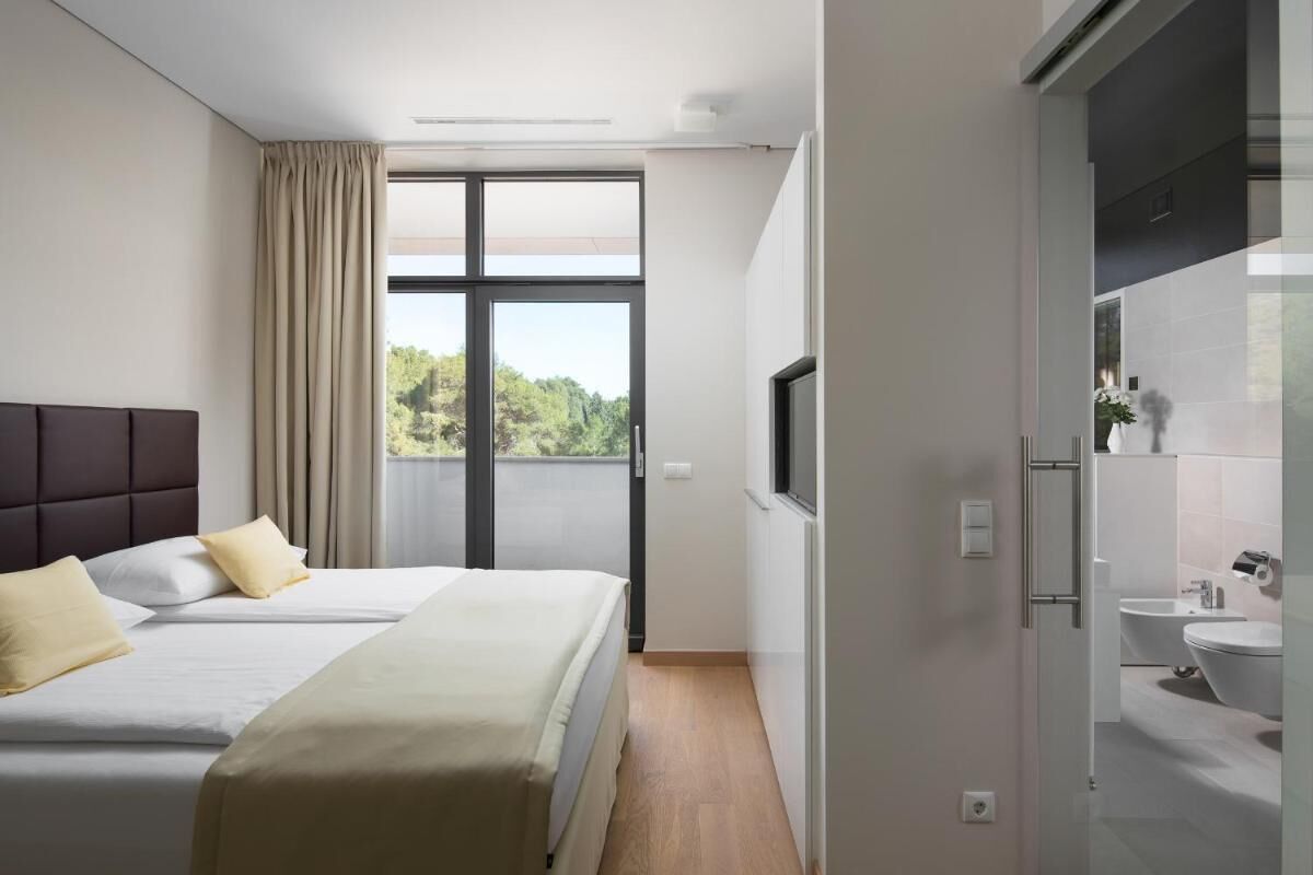 شقة - ٣ غرف نوم - تجهيزات لذوي الاحتياجات الخاصة - للمدخنين | 3 عدّة غرف نوم