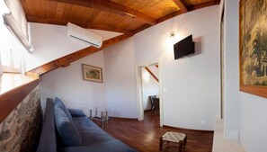 Apartment, 3 Bedrooms, Smoking, City View | Living room
