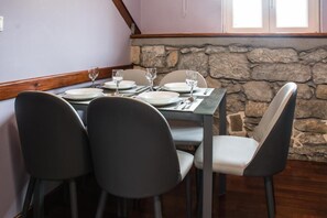 アパートメント 3 ベッドルーム 喫煙可 シティビュー | ダイニングルーム