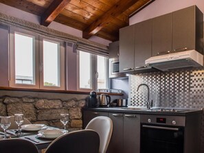 Apartment, 3 Bedrooms, Smoking, City View | Interior