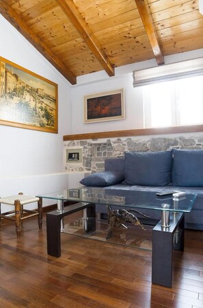 Apartment, 3 Schlafzimmer, Raucher, Stadtblick | Wohnzimmer