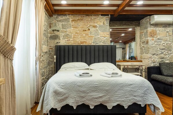 Apartment, 1 Bedroom, Smoking, City View