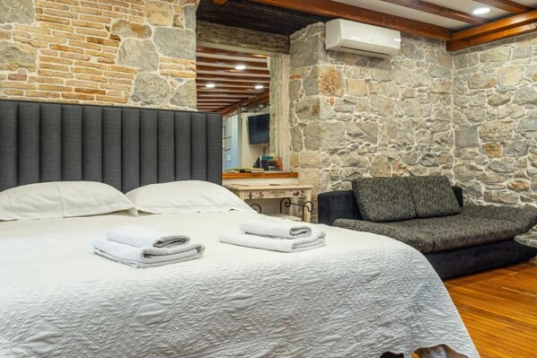 Apartment, 1 Bedroom, Smoking, City View | 1 bedroom