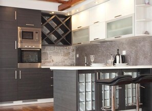 Apartment, 1 Bedroom, Smoking, City View | Interior