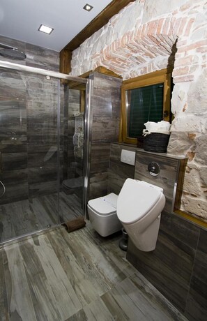 Studio, 1 Bedroom, Smoking, Balcony | Bathroom
