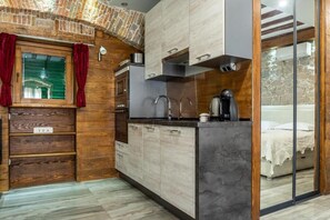 Studio, 1 Bedroom, Smoking, Balcony | Interior