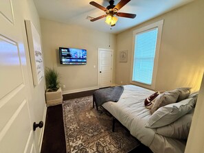 3 bedrooms, iron/ironing board, travel cot, free WiFi