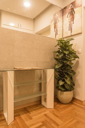 Apartment, 2 Bedrooms, Smoking, City View | Interior