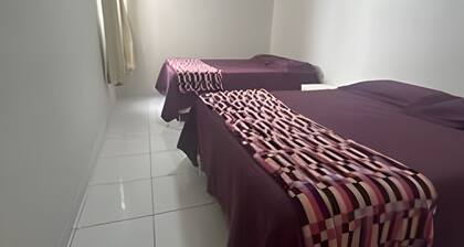 Up to 10 people, close to shopping mall, air conditioning, garage, apt A