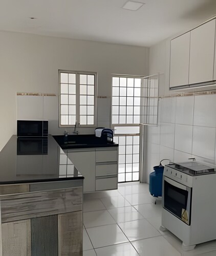 Up to 10 people, close to shopping mall, air conditioning, garage, apt A