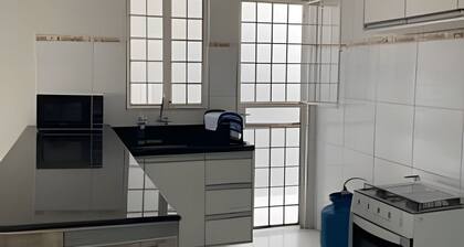 Up to 10 people, close to shopping mall, air conditioning, garage, apt A