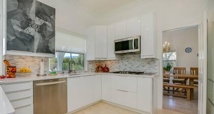 Charming 2bedroom Farmhouse in tranquil Ojai with views of the Sacred Topa Topas