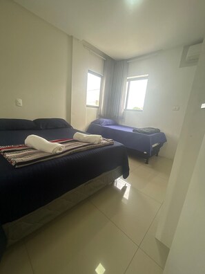 3 室のベッドルーム、アイロン / アイロン台、インターネット、ベッドシーツ