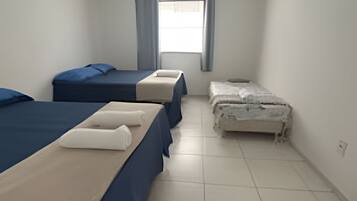 3 bedrooms, iron/ironing board, internet, bed sheets
