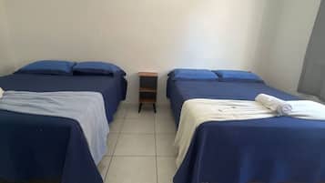 3 quartos, ferros/tábuas de passar roupa, acesso à internet