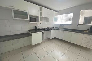 冰箱、微波炉、厨具/餐具