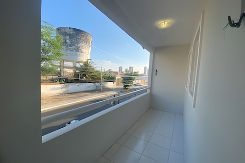 Up to 10 people, close to shopping mall, air conditioning, garage, apt B