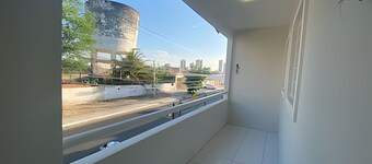 Up to 10 people, close to shopping mall, air conditioning, garage, apt B