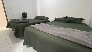 2 habitaciones, tabla de planchar con plancha, internet y ropa de cama