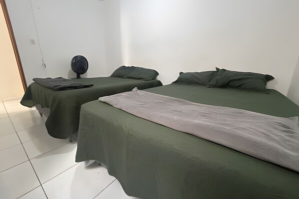 2 bedrooms, iron/ironing board, internet, bed sheets