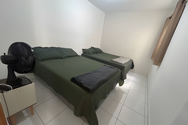 Iron/ironing board, Internet, bed sheets