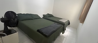 Up to 10 people, close to shopping mall, air conditioning, garage, apt B