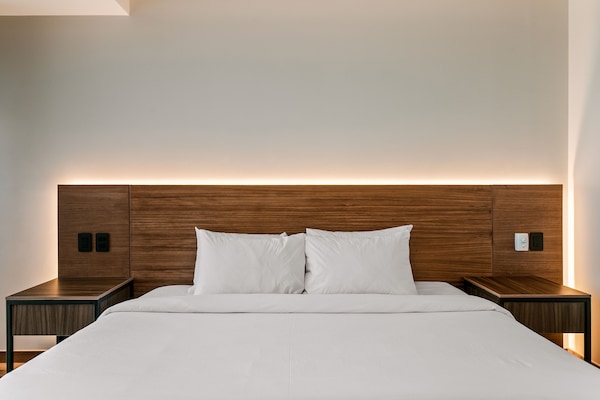 Desk, laptop workspace, iron/ironing board, free WiFi