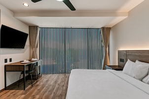 Apartamento Confort, vistas a la ciudad | Escritorio y espacio para trabajar con un portátil