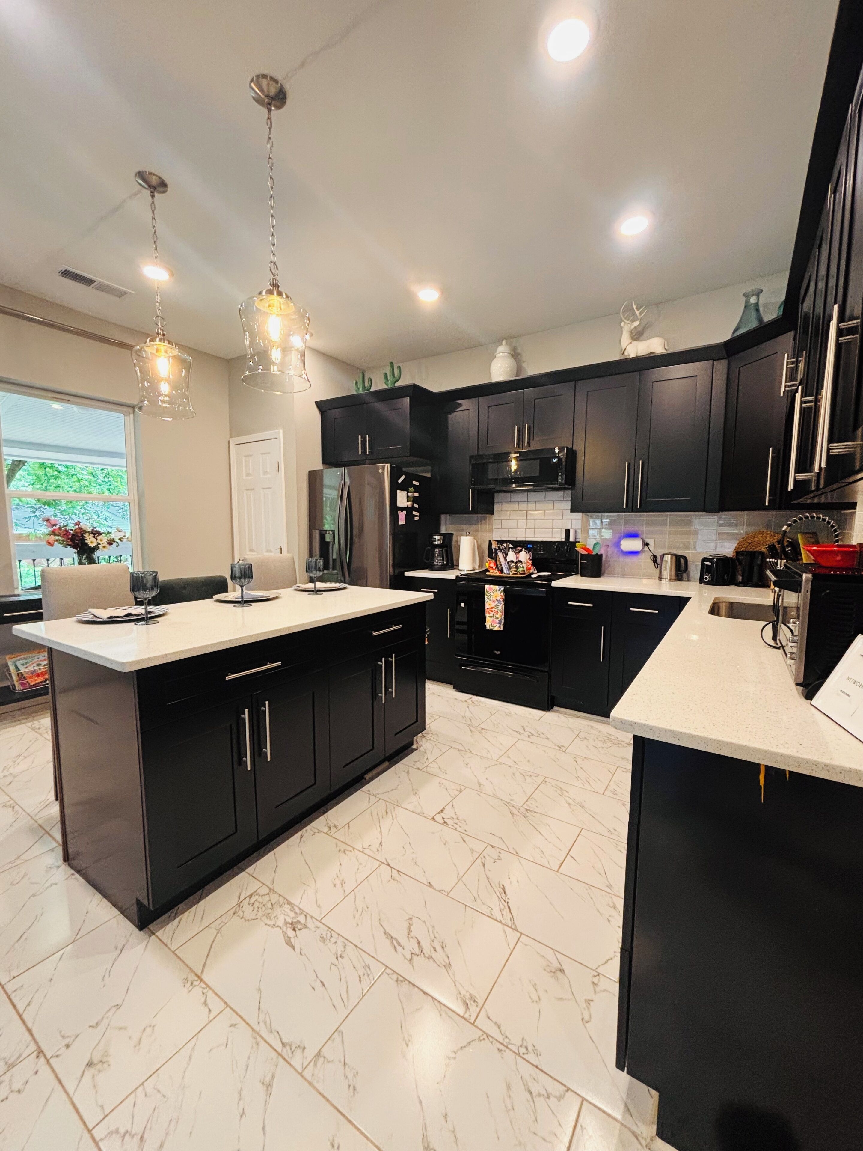 Refrigerador, microondas, horno, placa de cocina