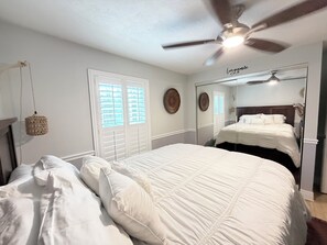3 bedrooms, in-room safe, desk, iron/ironing board - Tampa Private Pool Oasis Retreat Near Everything (Tampa)