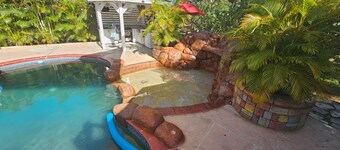 Tampa Retreat Home with Private Pool-Pet friendly- Near Everything. EV charger