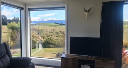 South West Country Retreat. Located just 5 minutes from Te Anau.