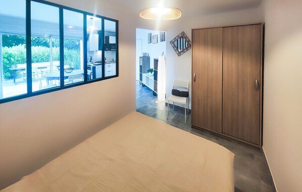 1 bedroom, travel crib, free WiFi